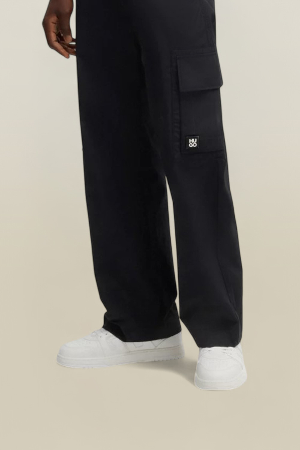 תמונת כל הלוק של נעלי סניקרס